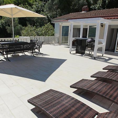 Penthouse Stoliv New Spa-Pool Villa Is Located 5M From The Sea, Exclusive Terrace,Private Jetty Wih Sunbeds, Pebble Beach, Secluded Location Total Area 375M2 At Your Disposal Kotor Exterior foto