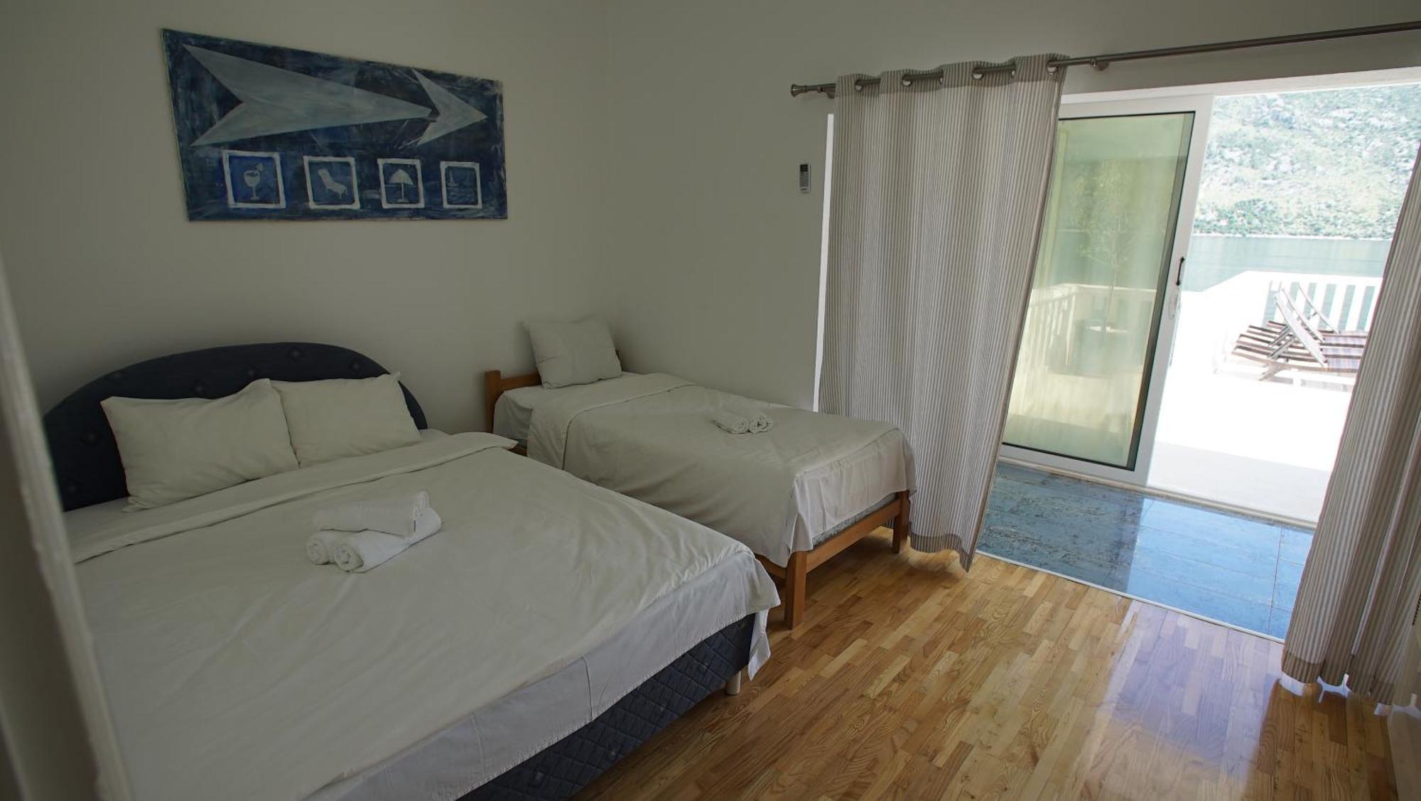Penthouse Stoliv New Spa-Pool Villa Is Located 5M From The Sea, Exclusive Terrace,Private Jetty Wih Sunbeds, Pebble Beach, Secluded Location Total Area 375M2 At Your Disposal Kotor Exterior foto