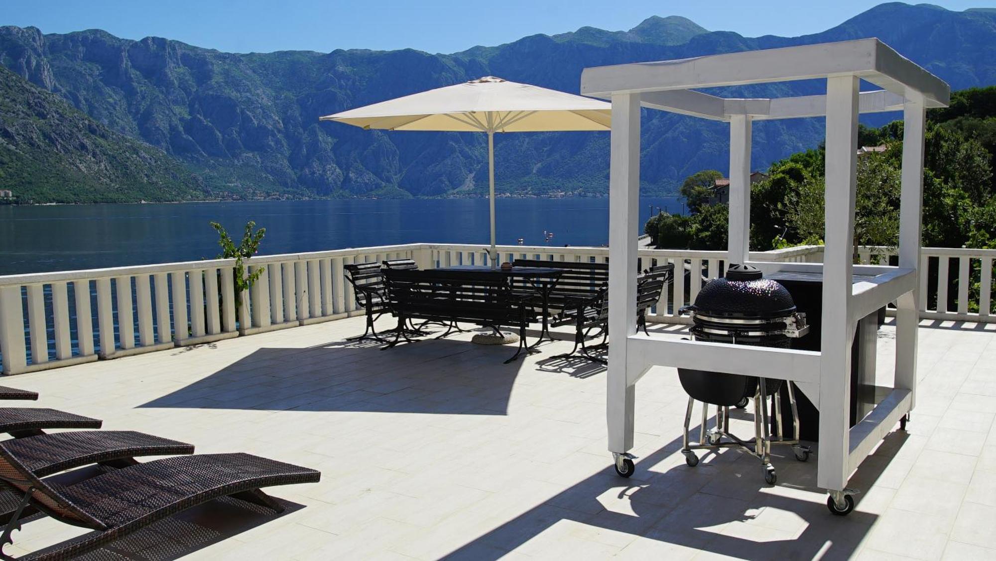 Penthouse Stoliv New Spa-Pool Villa Is Located 5M From The Sea, Exclusive Terrace,Private Jetty Wih Sunbeds, Pebble Beach, Secluded Location Total Area 375M2 At Your Disposal Kotor Exterior foto